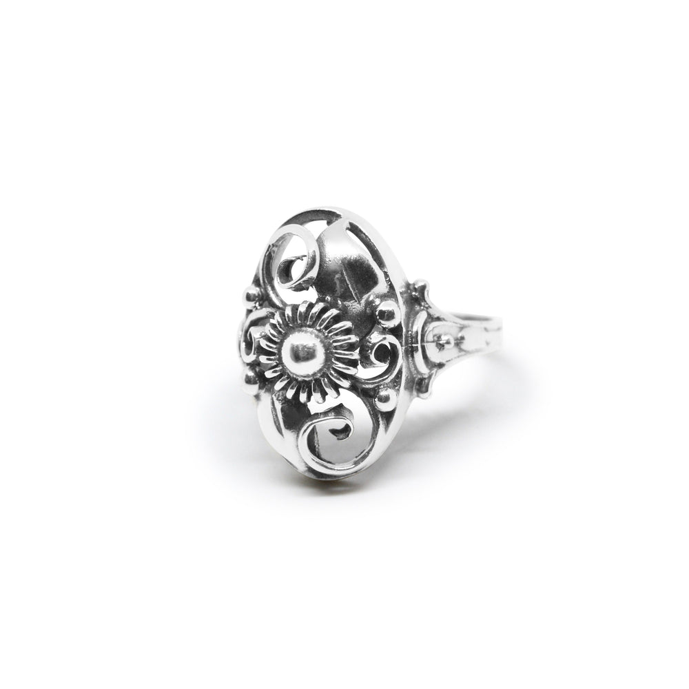 Find Fingerring, skønvirke spiralblomst, sterlingsølv hos Beadhouse of Copenhagen i dag, med en altid hurtig levering!