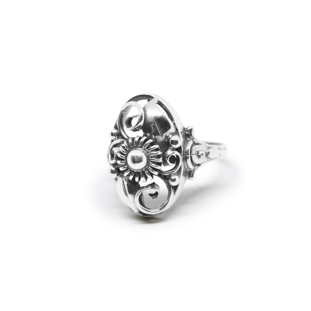 Find Fingerring, skønvirke spiralblomst, sterlingsølv hos Beadhouse of Copenhagen i dag, med en altid hurtig levering!