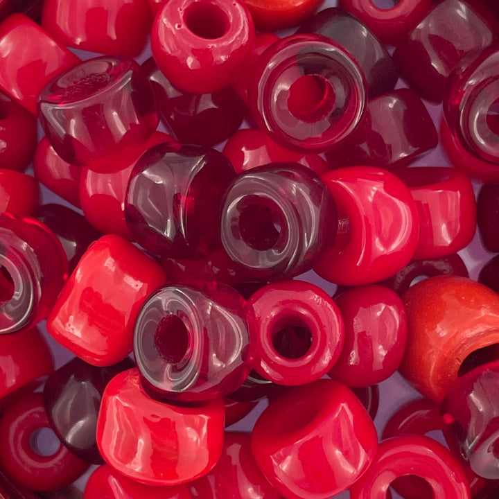 Find Store glasperler, preciosa til strik, rød mix hos Beadhouse of Copenhagen i dag, med en altid hurtig levering!
