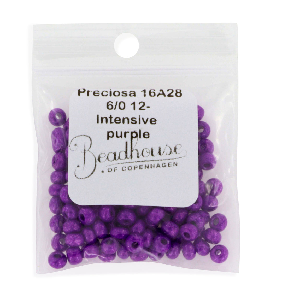Find Lilla glasperler, preciosa, intensive violet dyed chalkwhite hos Beadhouse of Copenhagen i dag, med en altid hurtig levering!