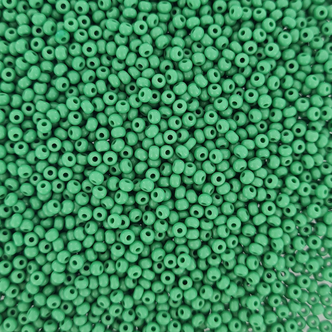 Find Grønne glasperler, preciosa, natural opaque green, storkøb hos Beadhouse of Copenhagen i dag, med en altid hurtig levering!