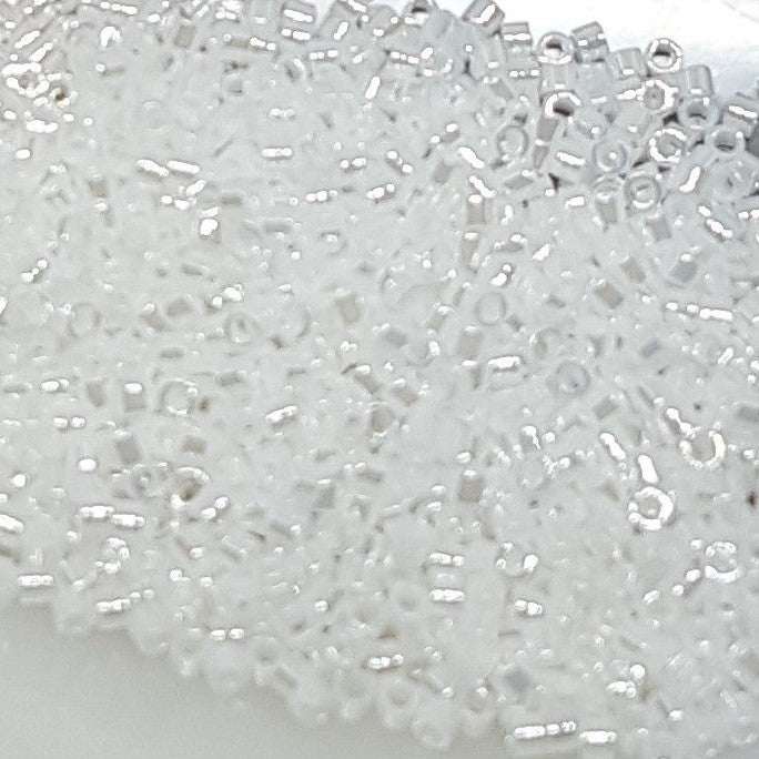 Find Hvide glasperler, miyuki delica beads, white pearl ab hos Beadhouse of Copenhagen i dag, med en altid hurtig levering!
