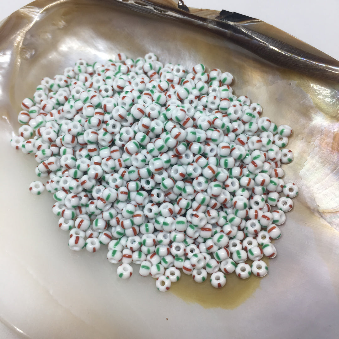 Find Stribede glasperler, preciosa, hvid/rød/grøn stribet hos Beadhouse of Copenhagen i dag, med en altid hurtig levering!