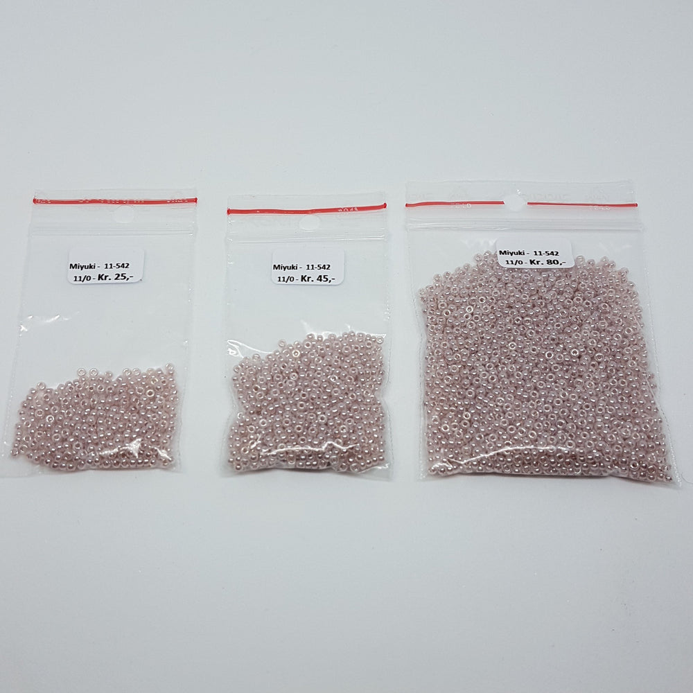 Find Lilla glasperler, miyuki rocailles seed beads, ceylon light mauve hos Beadhouse of Copenhagen i dag, med en altid hurtig levering!