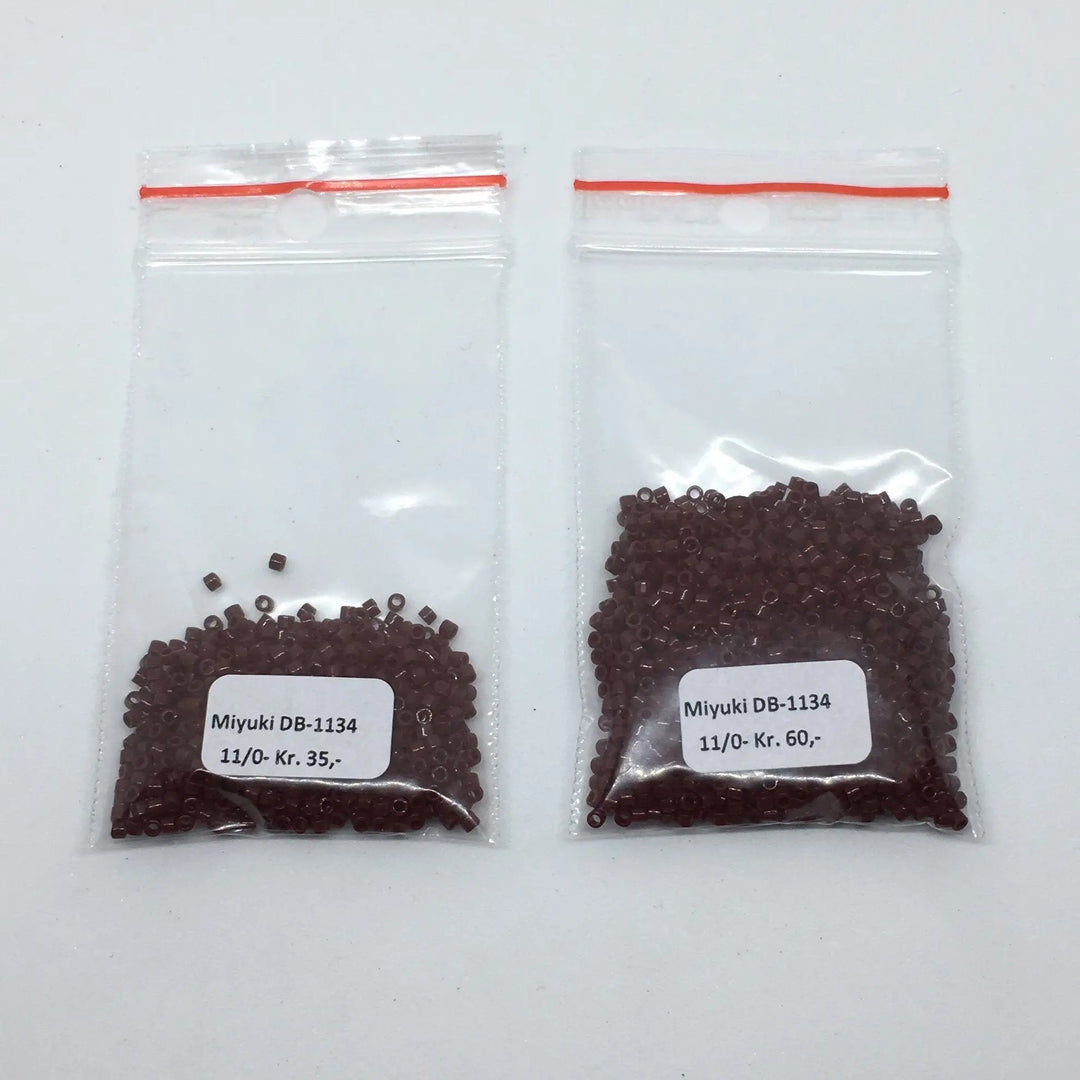 Brunglasperler, miyuki delica beads, opaque currant Krea
