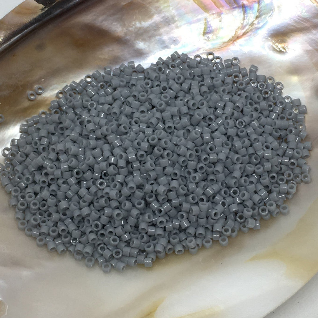 Find Grå glasperler, miyuki delica beads, opaque ghost grey hos Beadhouse of Copenhagen i dag, med en altid hurtig levering!