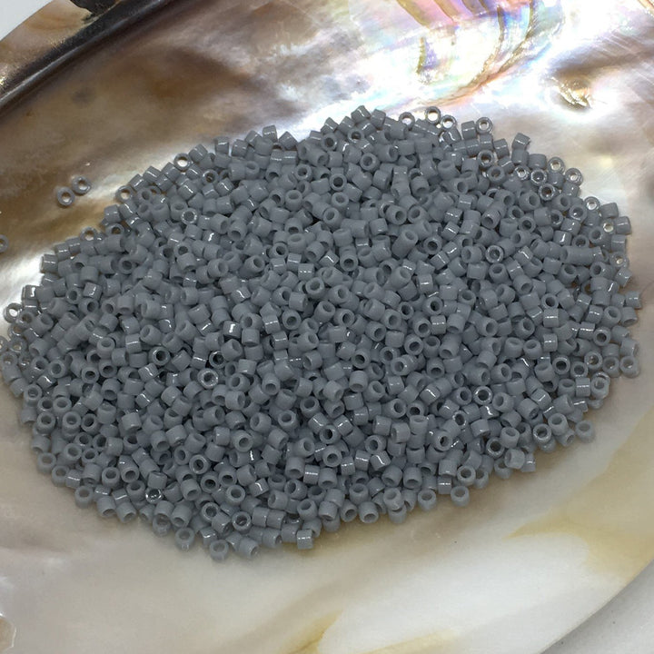 Find Grå glasperler, miyuki delica beads, opaque ghost grey hos Beadhouse of Copenhagen i dag, med en altid hurtig levering!