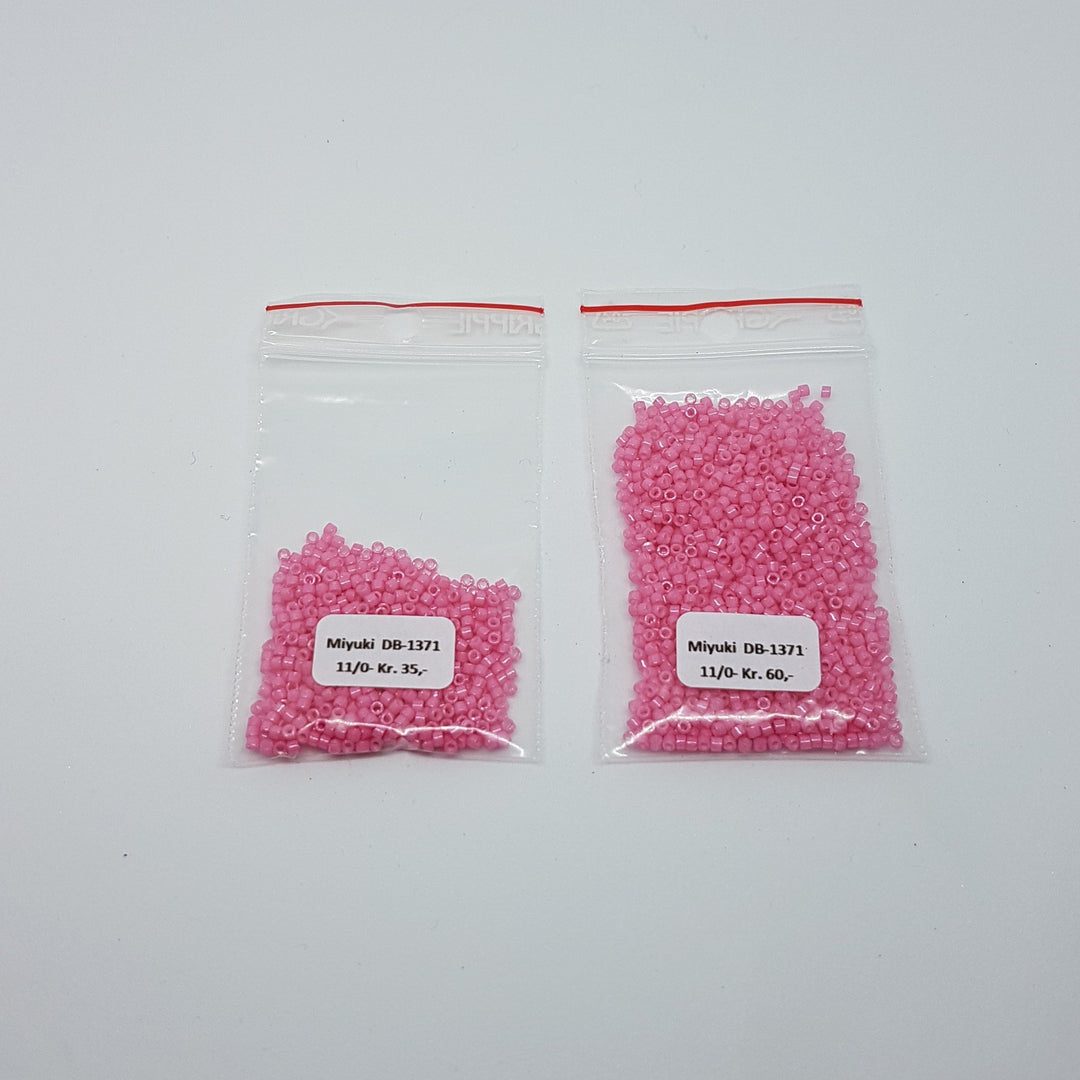 Find Lyserøde glasperler, miyuki delica beads, opaque dyed carnation pink hos Beadhouse of Copenhagen i dag, med en altid hurtig levering!