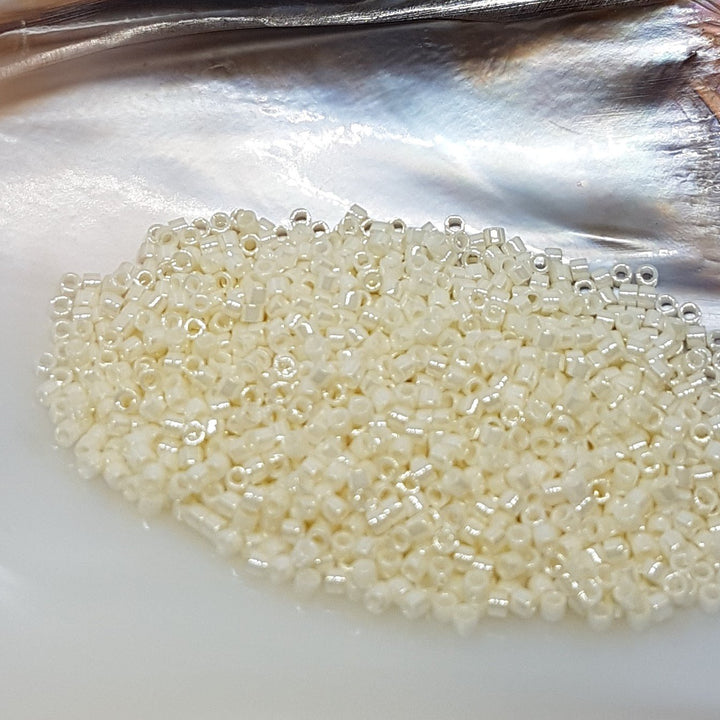 Find Brune glasperler, miyuki delica beads, ceylon cream hos Beadhouse of Copenhagen i dag, med en altid hurtig levering!
