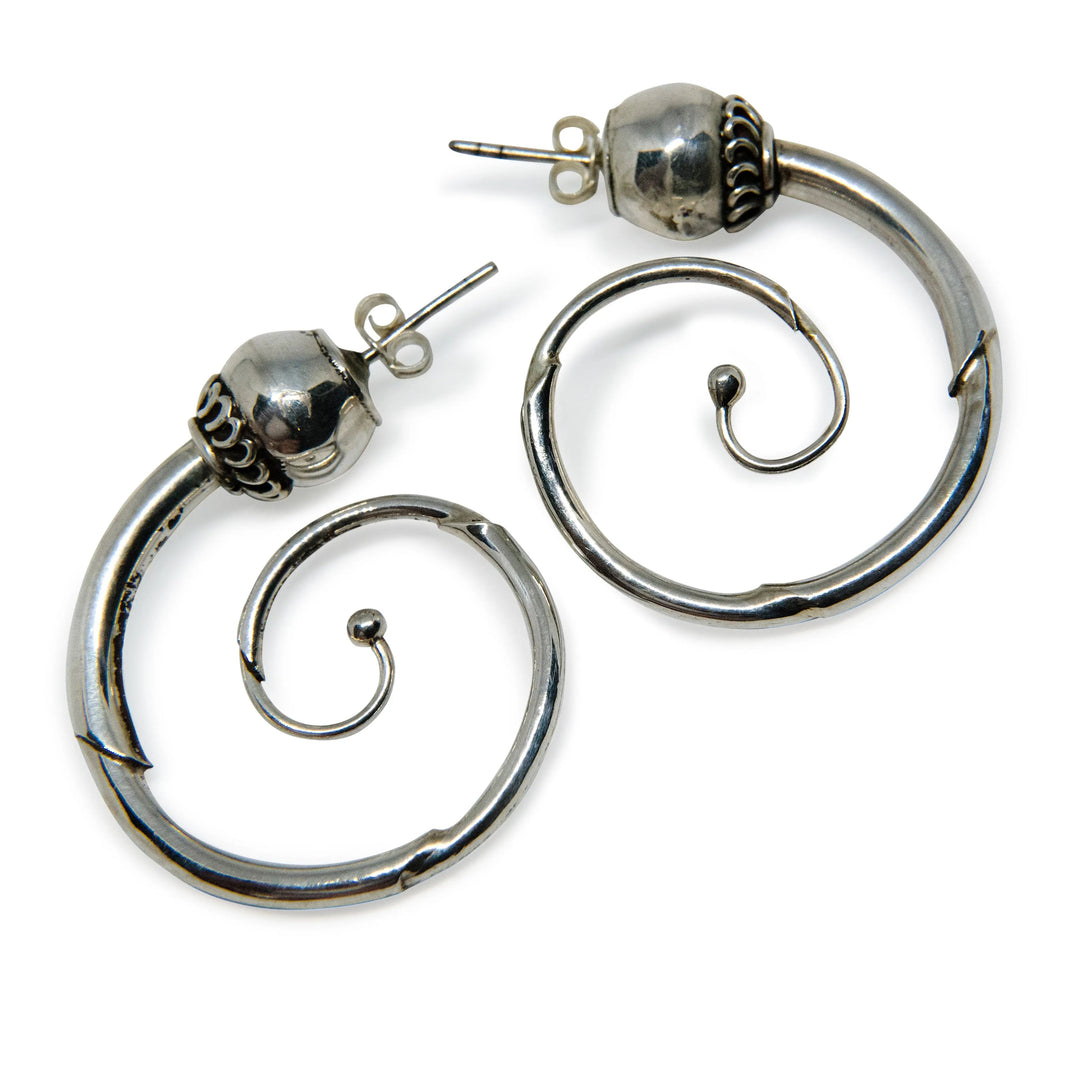 Øreringe, ørestikkere snirkel hoop, sterlingsølv, 37 mm Beadhouse of Copenhagen