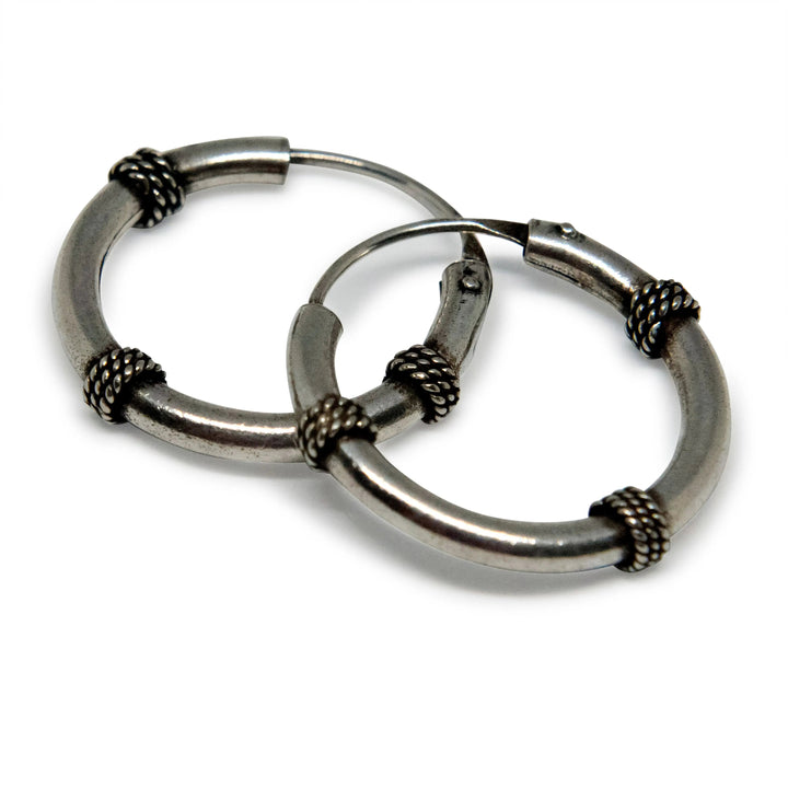 Øreringe, hoops med tre, snoede viklinger, sterlingsølv, 27-31mm Beadhouse of Copenhagen