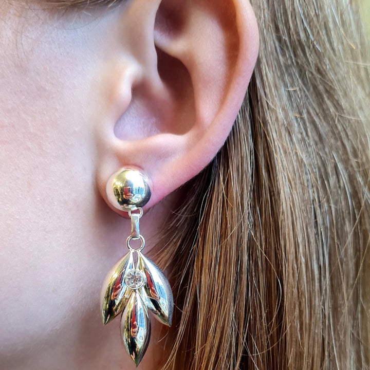 Øreringe, ørestikkere blad, forsølvet og forgyldt messing Beadhouse of Copenhagen