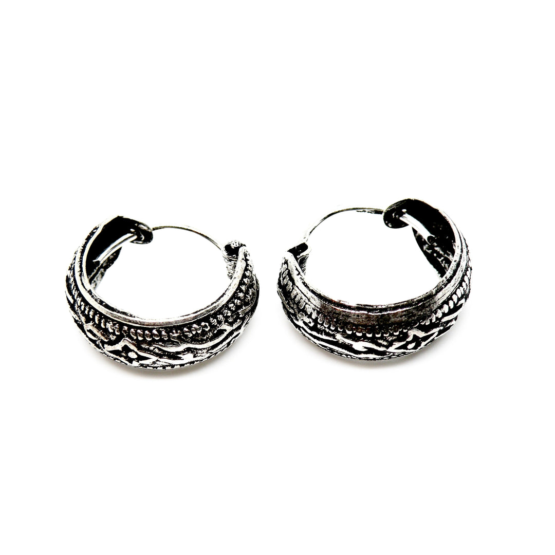 Find Øreringe, brede hoops med etniske ornamenter, sterlingsølv, 15 x 6 mm hos Beadhouse of Copenhagen i dag, med en altid hurtig levering!