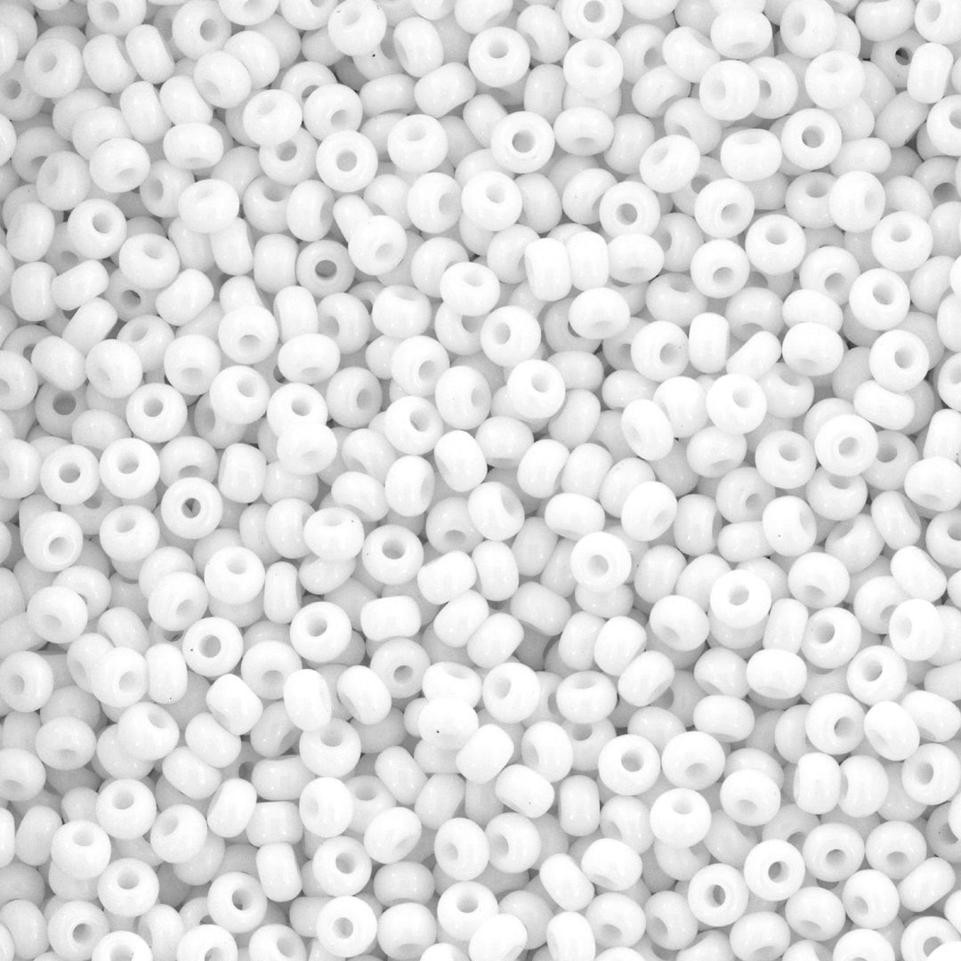Find Hvide glasperler, preciosa, natural opaque chalkwhite, storkøb hos Beadhouse of Copenhagen i dag, med en altid hurtig levering!